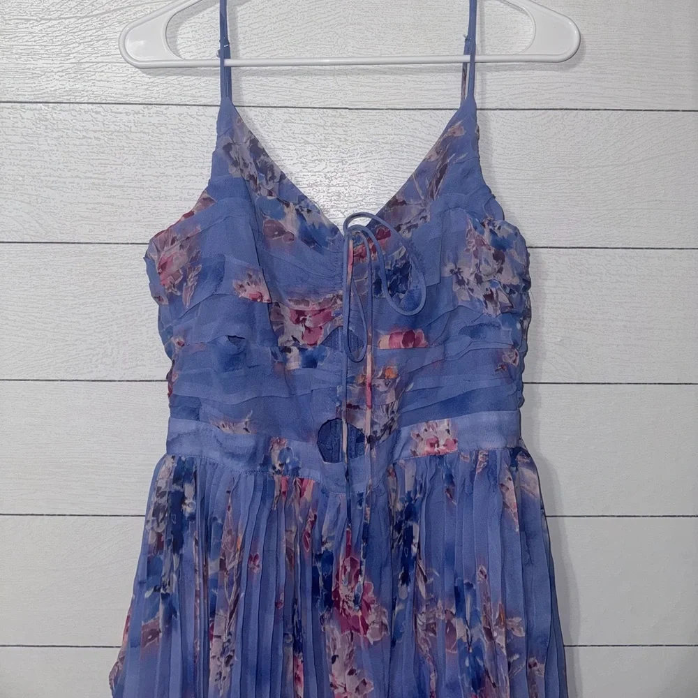 NEW ASTR Daytona Floral Pleated Halter Maxi Dress Periwinkle Size Large - Picture 7 of 11
